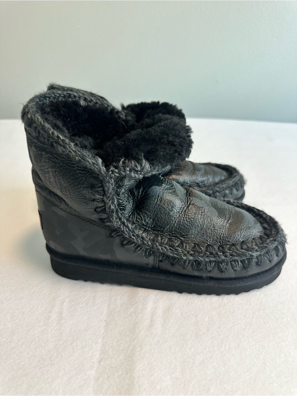 Mou Glacier Boots Black Camo Size 8